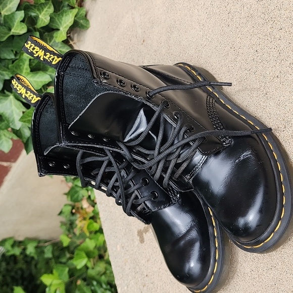Dr Marten Black Leather Lace-Up Boots - Picture 9 of 12
